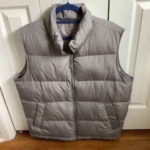 Brand new Lands End men’s insulated vest in gray, size L